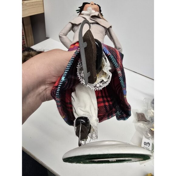 Vintage Byers Choice Ice Skater Numbered 53/100 & Signed  **READ DESCRIPTION - Picture 4 of 9